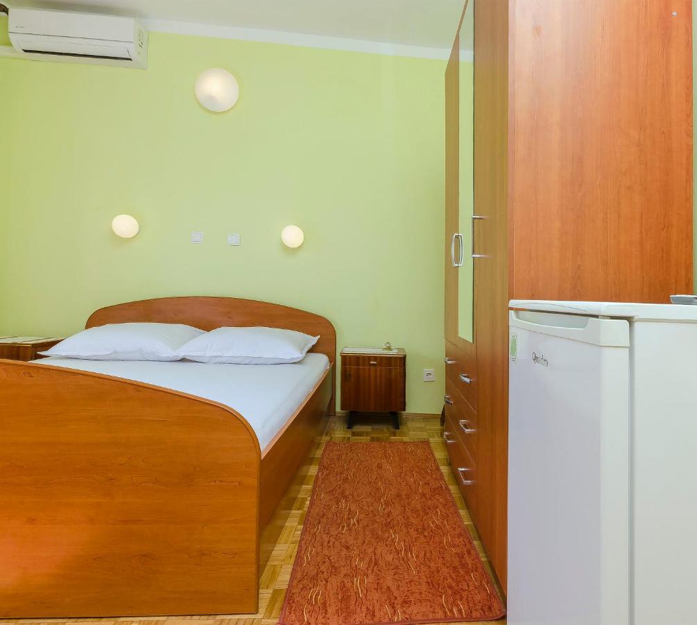 Rooms Dejana Vodice Buitenkant foto